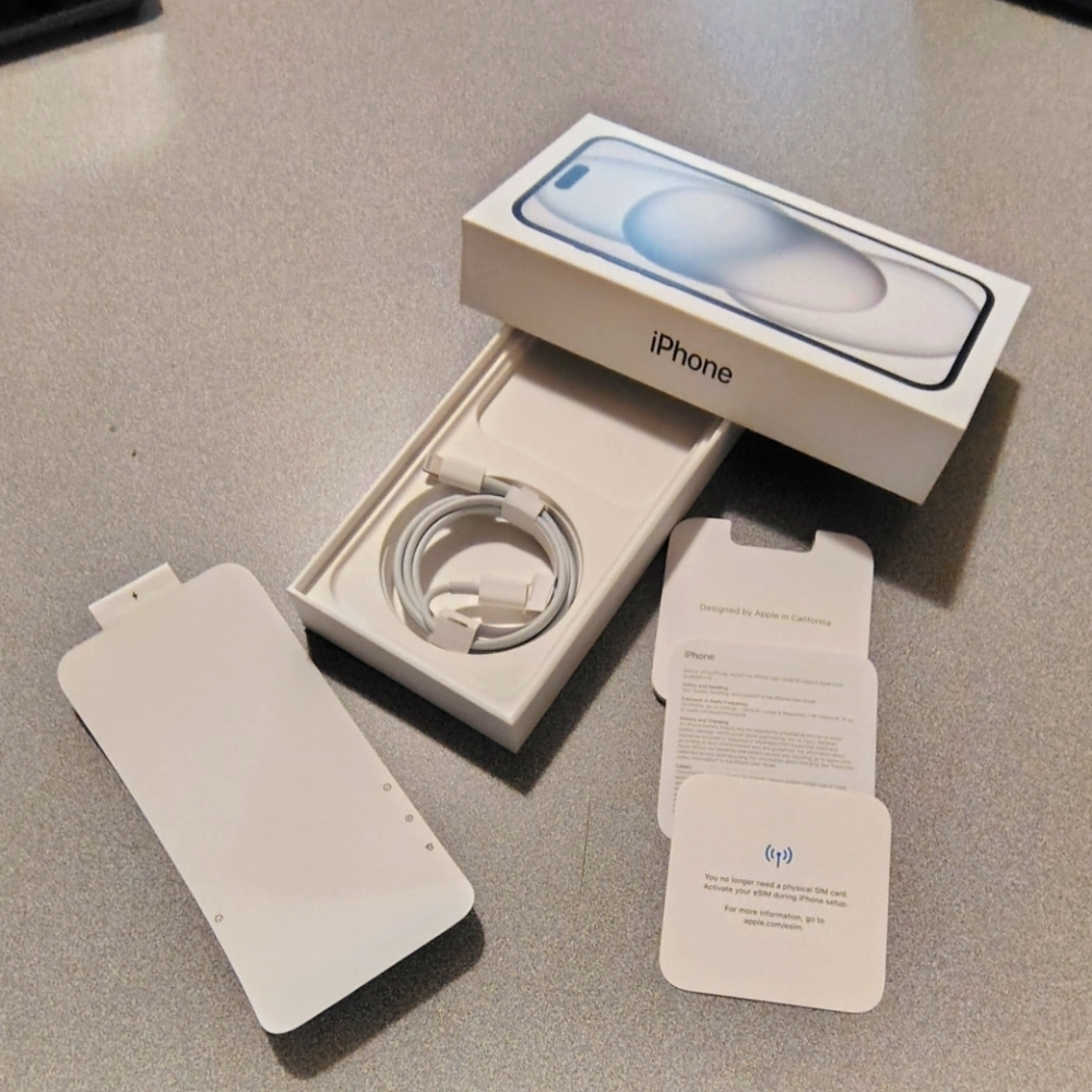 iPhone 15 plus box (black)